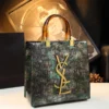 2025 New Arrival All-match Crocodile Pattern Atmospheric Middle-aged Women's Bag Large Capacity Portable Tote Bag – Image 2